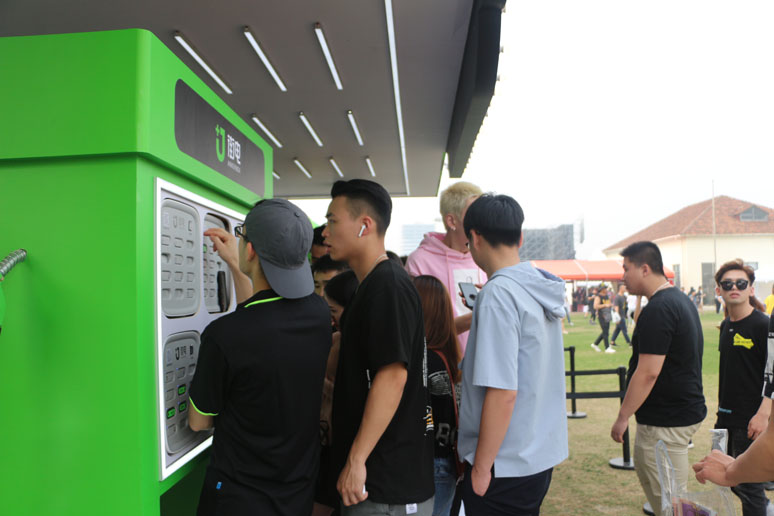 2018上海草莓(méi)音乐节X街电展(zhǎn)台